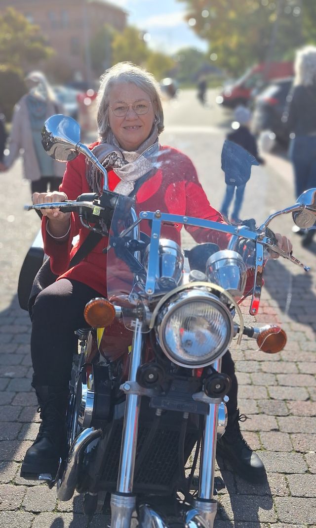 Ursula Krafeld auf dem Motorrad